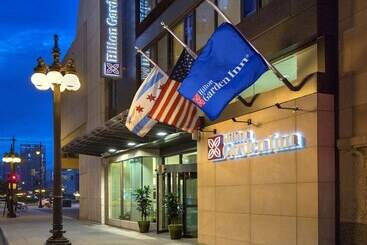 هتل Hilton Garden Inn Chicago Downtown Riverwalk