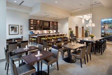 هتل Hilton Garden Inn Chicago Downtown Riverwalk