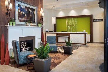 هتل Hilton Garden Inn Chicago Downtown Riverwalk