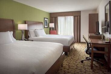 هتل Hilton Garden Inn Chicago Downtown Riverwalk