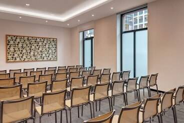 هتل Holiday Inn Frankfurt   Alte Oper, An Ihg