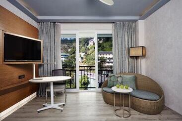 Radisson Hotel Kandy