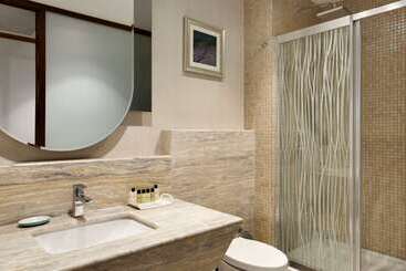 هتل Ramada By Wyndham Gemli̇k