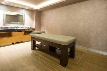 هتل Ramada By Wyndham Gemli̇k