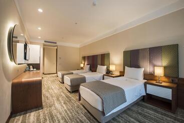 هتل Ramada By Wyndham Gemli̇k