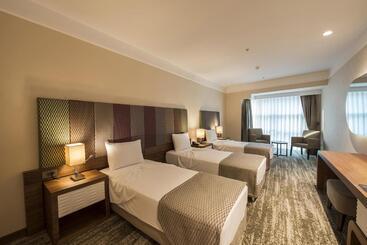 هتل Ramada By Wyndham Gemli̇k