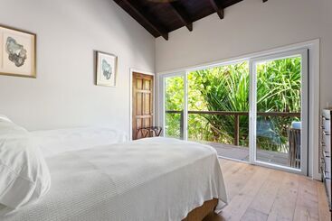 هتل Ray Caye Private Island Resort