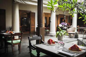 هتل Galle Fort