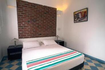 هتل The Orange House Santa Marta