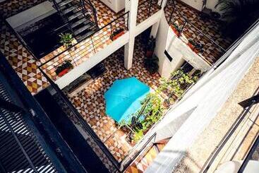 هتل The Orange House Santa Marta