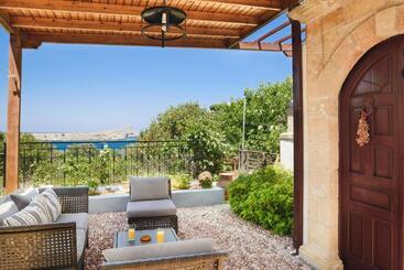 هتل Thea Villas And Suite