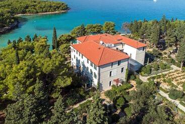 هتل Villa Vela Luka
