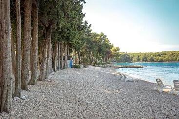 هتل Villa Vela Luka