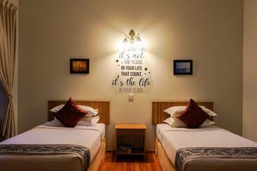 هتل Westay @ The Grand Nyaung Shwe, Inle Lake