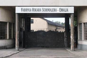 هاستل Krakow Apartments & Rooms
