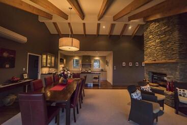 تختخواب و صبحانه Amuri Estate Luxury Lodge