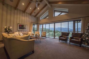 تختخواب و صبحانه Amuri Estate Luxury Lodge