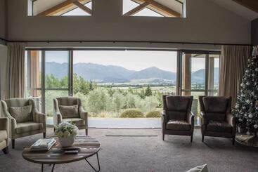 تختخواب و صبحانه Amuri Estate Luxury Lodge