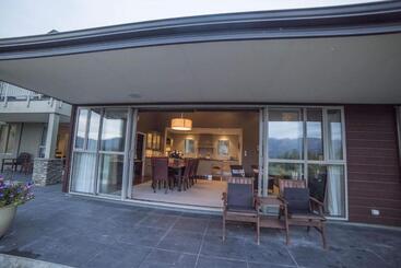 تختخواب و صبحانه Amuri Estate Luxury Lodge