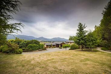 تختخواب و صبحانه Amuri Estate Luxury Lodge