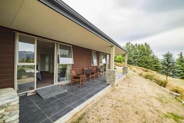 تختخواب و صبحانه Amuri Estate Luxury Lodge