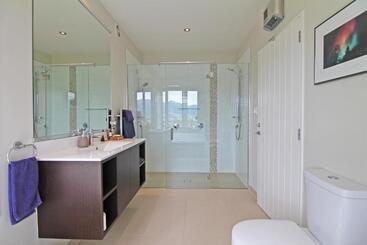 تختخواب و صبحانه Amuri Estate Luxury Lodge