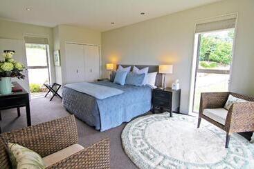 تختخواب و صبحانه Amuri Estate Luxury Lodge