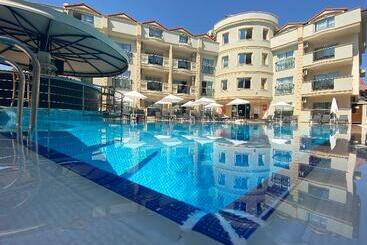 Club Karakas Apart Otel