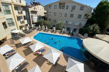 Club Karakas Apart Otel