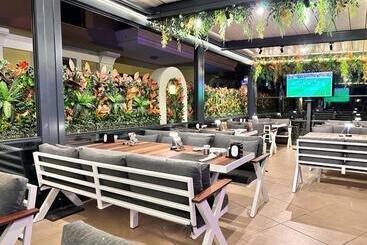 Club Karakas Apart Otel