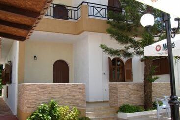 Eleni Apartments