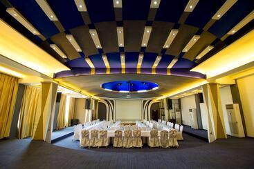 هتل Best Western Plus Paramount