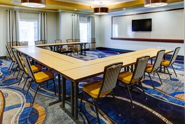 هتل Hampton Inn & Suites Columbus