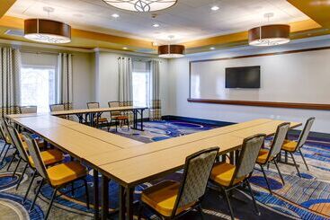 هتل Hampton Inn & Suites Columbus