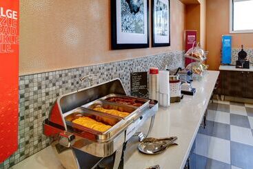هتل Hampton Inn & Suites Columbus