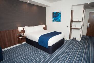 هتل Holiday Inn Express Aberdeen Airport By Ihg