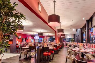 酒店 Kyriad Prestige Pau – Palais Des Sports