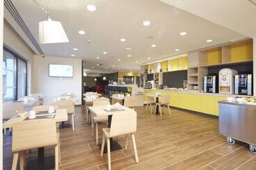 هتل Kyriad Prestige Pau – Palais Des Sports