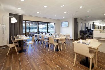 酒店 Kyriad Prestige Pau – Palais Des Sports