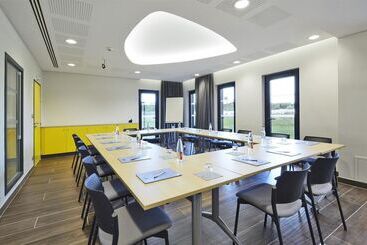 酒店 Kyriad Prestige Pau – Palais Des Sports