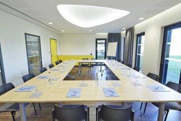 酒店 Kyriad Prestige Pau – Palais Des Sports