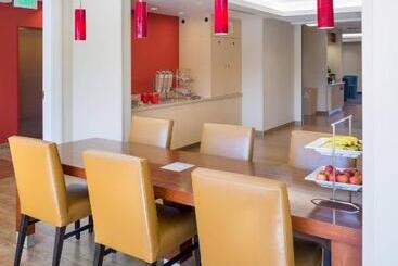 هتل Towneplace By Marriott Suites Portland Vancouver