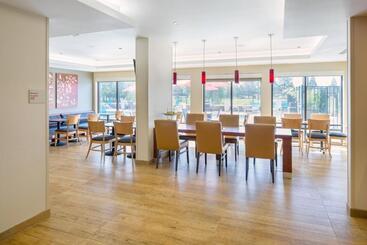 هتل Towneplace By Marriott Suites Portland Vancouver