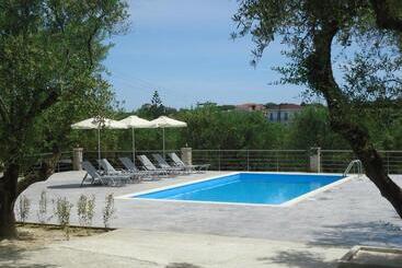 هتل Valentino Villas & Apartments