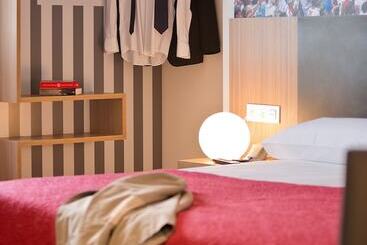 Iraipe Pamplona Hostal Auto Check In