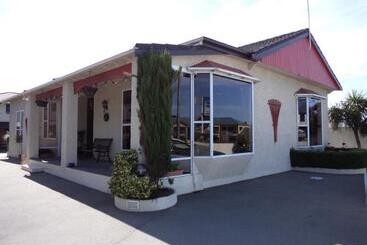 مُتل Baywatch Motor Lodge