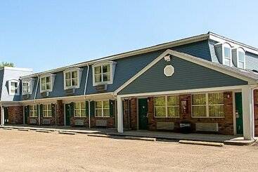 모텔 Country Squire Inn And Suites