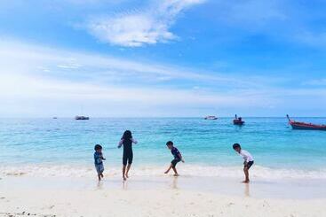Akira Lipe Resort
