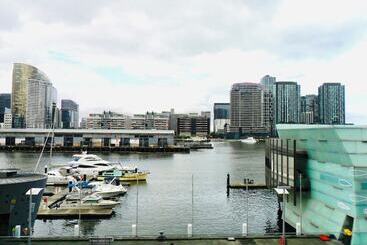דירות לתיירים Akom At Docklands