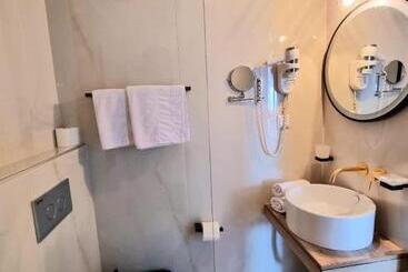 Enjoy Lichnos Bay Village, Camping, Hotel & Apartments